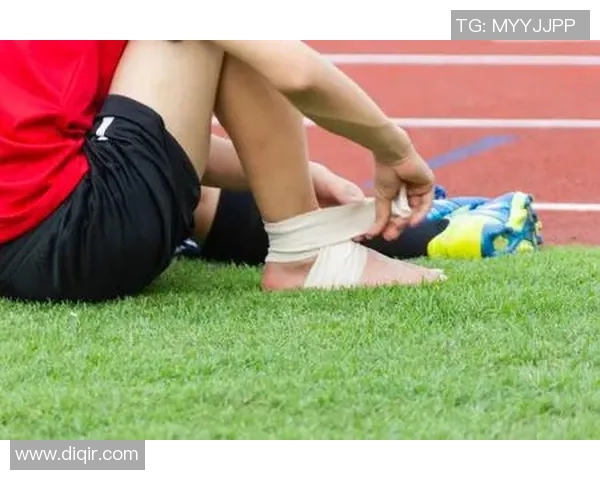 足球明星如何有效保护脚踝以避免受伤和提高竞技表现的技巧与方法