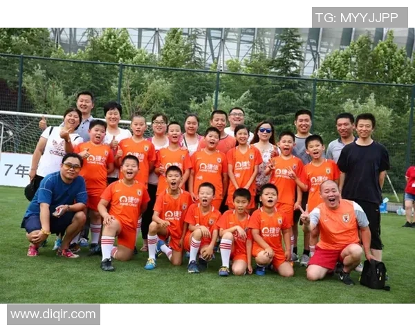 小球童意外邂逅足球明星梦想成真的温馨瞬间